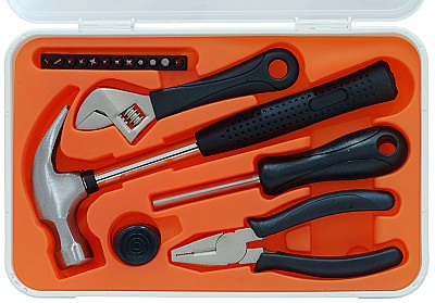 TRUSA scule SPACER SPT-HANDY-17 contine 1xciocan, 1xpatent, 1xsurubelnita, 12 x capete surubelnita, 1 x cheie reglabila